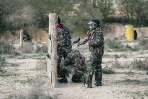 Cada campo de paintball apresenta desafios únicos, e a capacidade de adaptação é uma habilidade valiosa. Campos de Paintball: Batalhas Urbanas para Inspirar Coragem e Estratégia