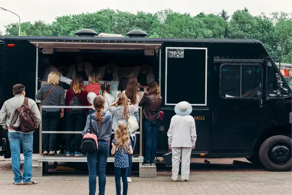 A Revolução dos Food Trucks na Gastronomia Urbana